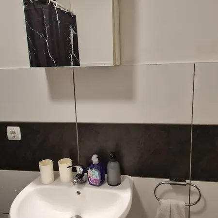 City-apartment In Krefeld, Kueche, Naehe Duesseldorf Messe Krefeld