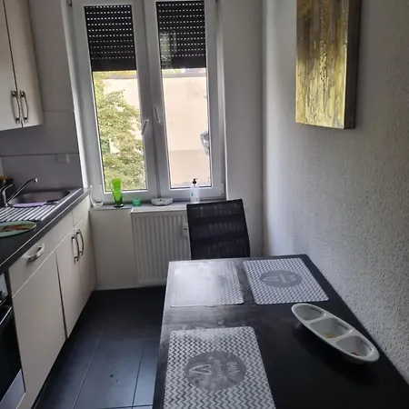 City-apartment In Krefeld, Kueche, Naehe Duesseldorf Messe *