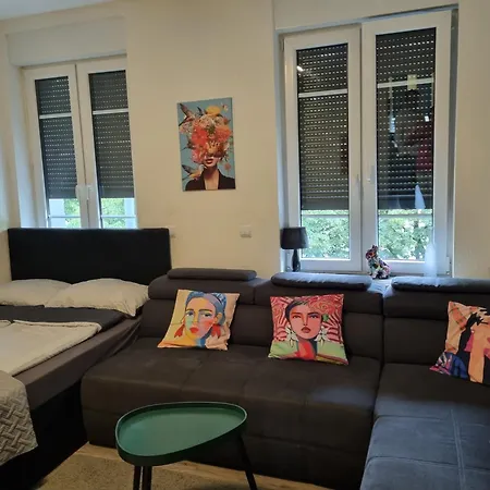 City-apartment In Krefeld, Kueche, Naehe Duesseldorf Messe Krefeld