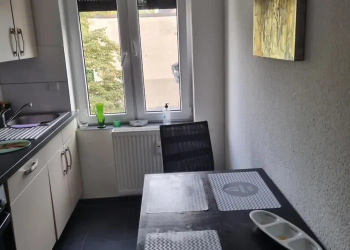 City-apartment In Krefeld, Kueche, Naehe Duesseldorf Messe *